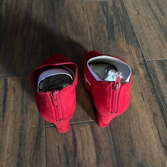 FIONI RED WITH SILVER STUDS WEDGES - Picture 3 of 6